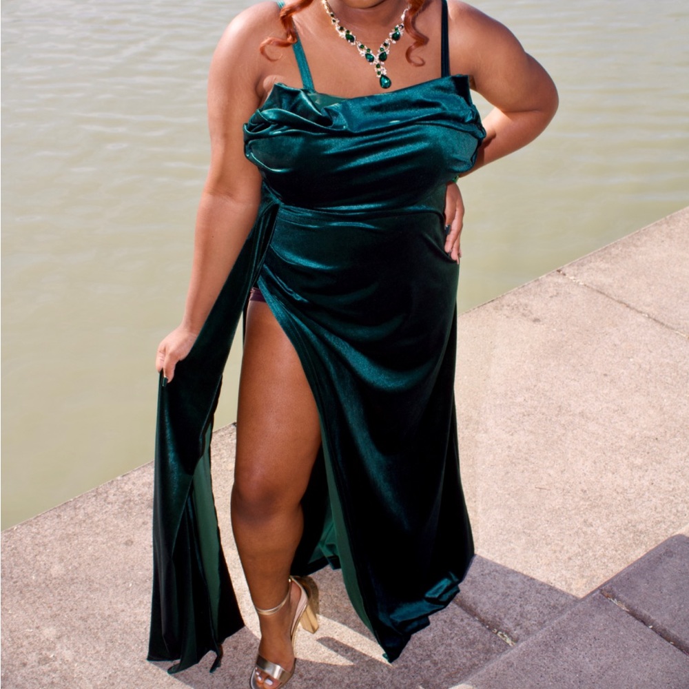Green Prom dress. Fits M-XL